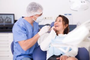 Woman explaining her symptoms to her emergency dentist